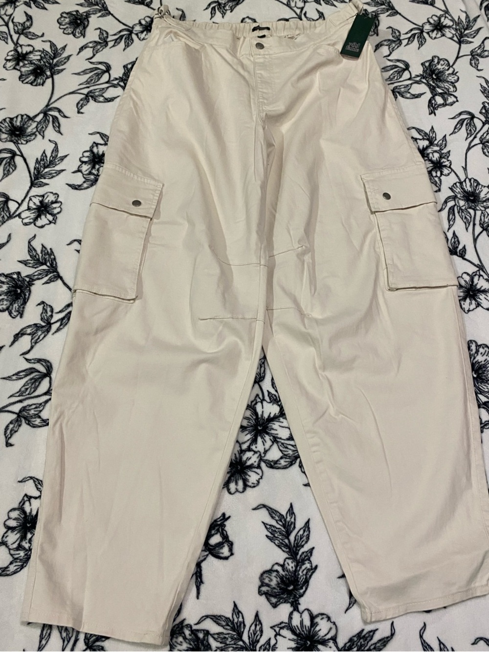 Women's NWT Wild Fable Cargo Pants - Cream Utility Style- Large